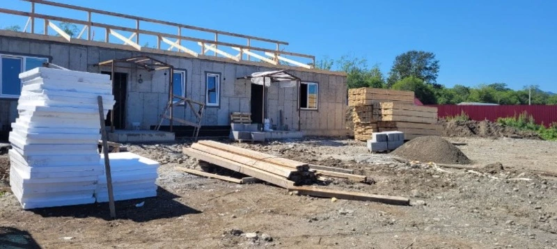 В селе Малиновка Поронайского района продолжается строительство домов