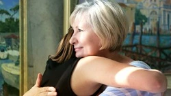 Международный день объятий в 2025 году: история и традиции праздника, интересные факты