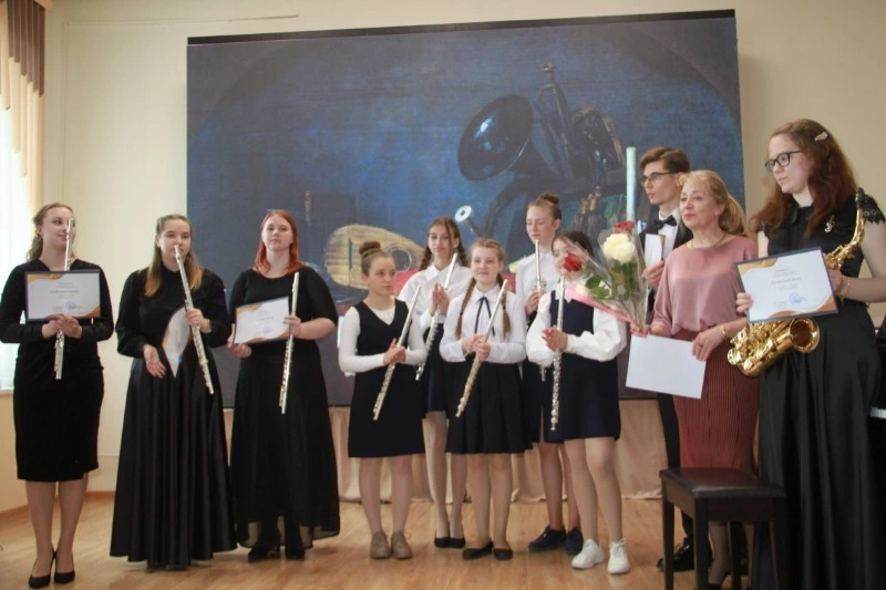  И вечной музыки полет