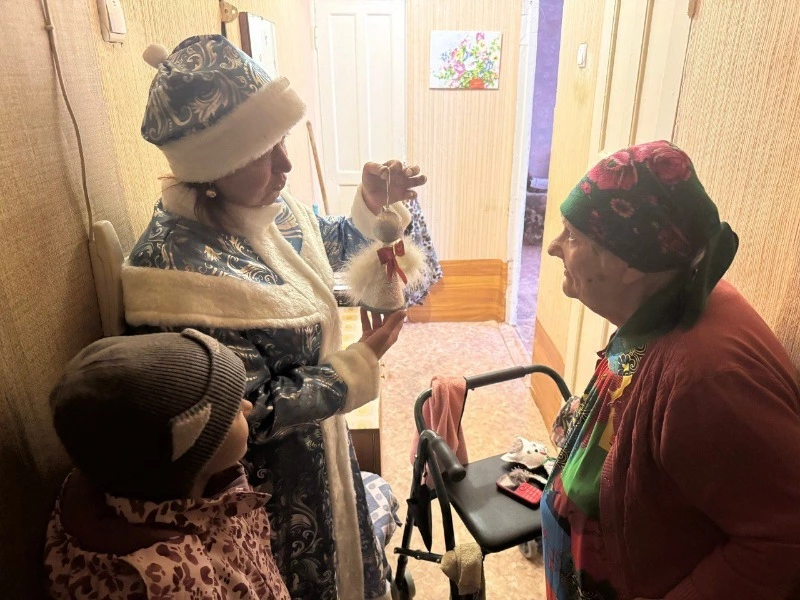 Волонтеры подарили жителям старшего поколения тепло и заботу