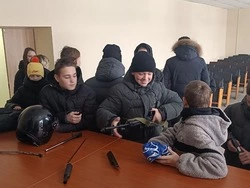 Поронайские школьники заглянули за кулисы службы в полиции