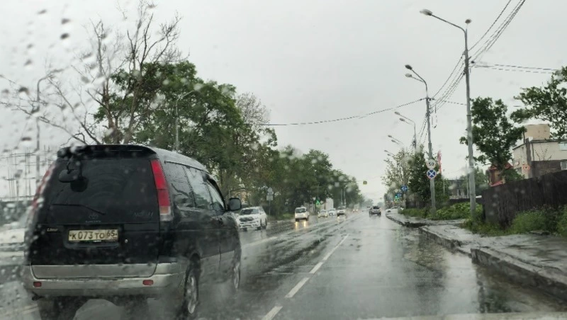 Циклон принесет сильные осадки на Сахалин и Курилы
