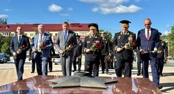 Участники патриотической акции «Беречь Отчизну - долг и честь!» возложили цветы 