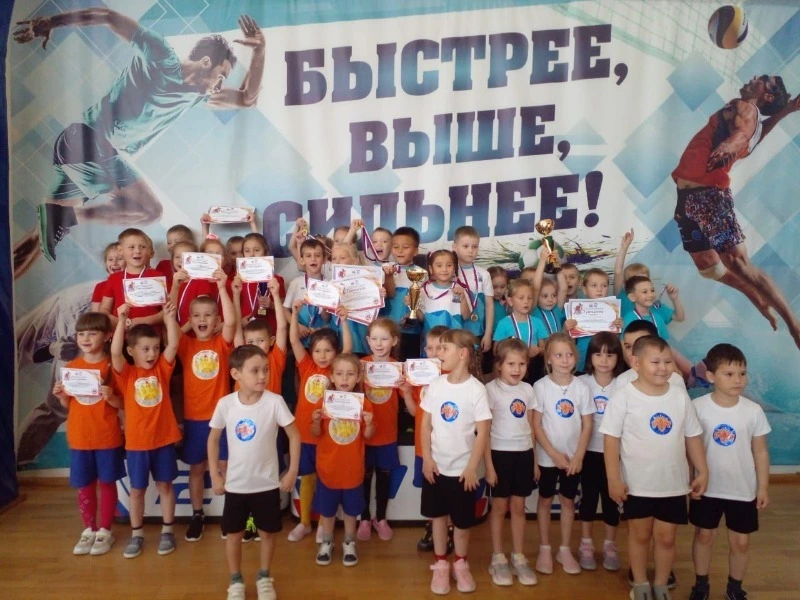  Юные спортсмены сдают ГТО