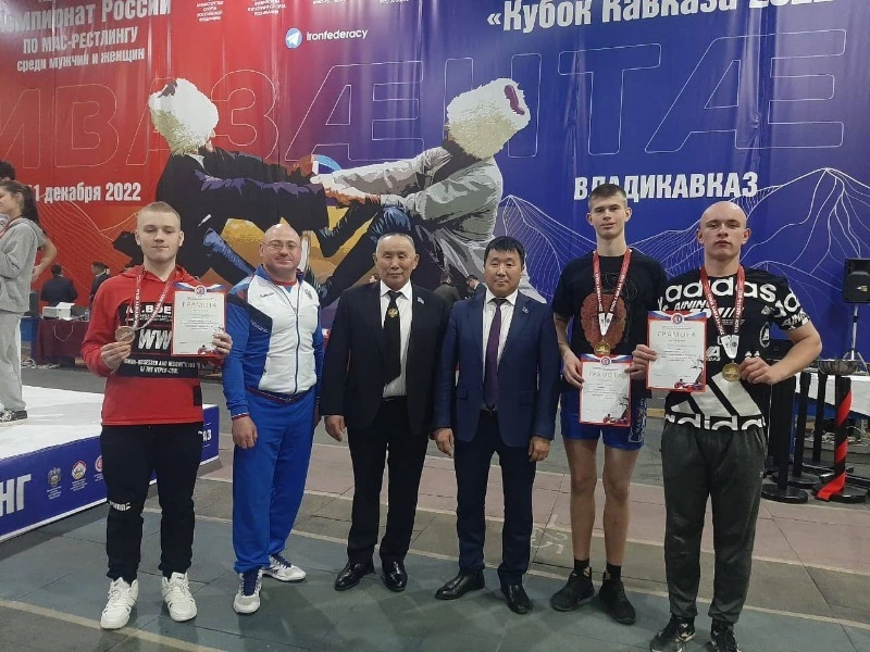 Поронайским спортсменам присвоены звания кандидатов в мастера спорта по мас-рестлингу