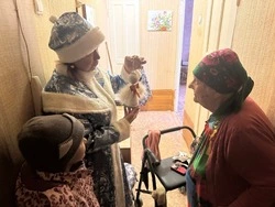 Волонтеры подарили жителям старшего поколения тепло и заботу