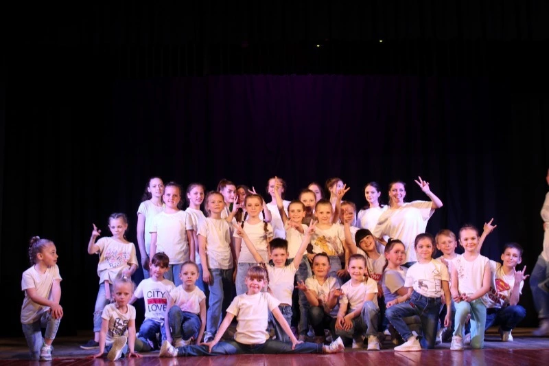  Танца яркие краски