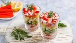 Крабовый салат с рисом и домашним майонезом: нежность в каждом кусочке