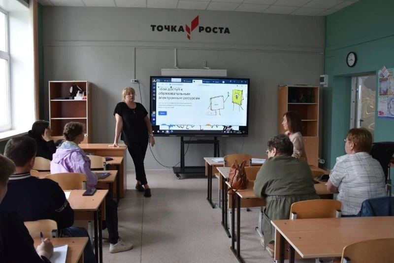 Специалисты регионального Центра цифровой трансформации образования посетили школы 