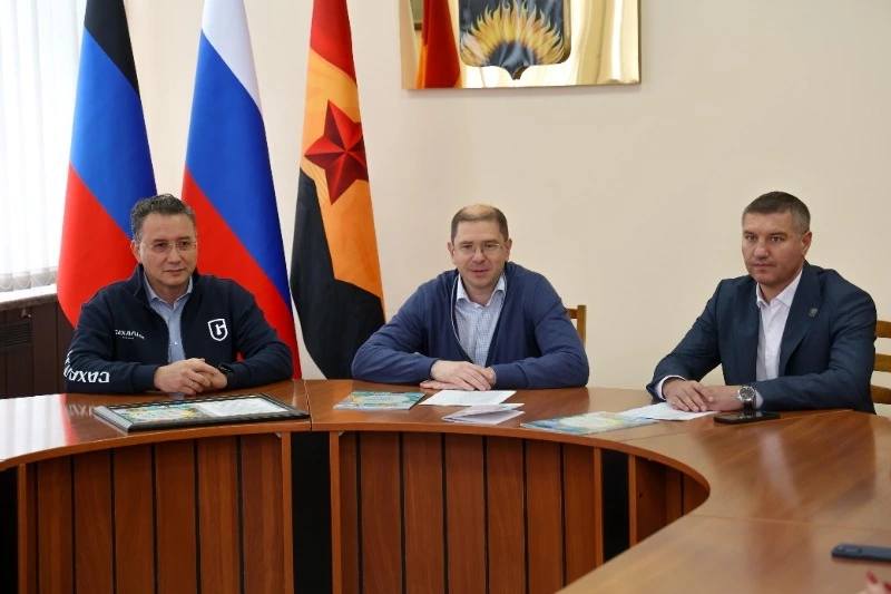 Председатель Правительства Сахалинской области поздравил жителей подшефного Шахтерского округа