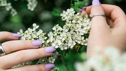 Самые модные тенденции летнего маникюра-2024