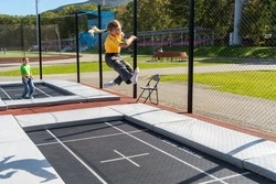 В парке Южно-Сахалинска появились батуты и площадки с силовыми тренажерами