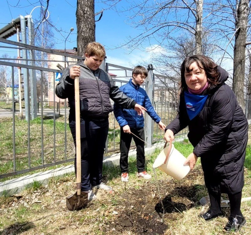 В Поронайске посадили «Сад памяти»