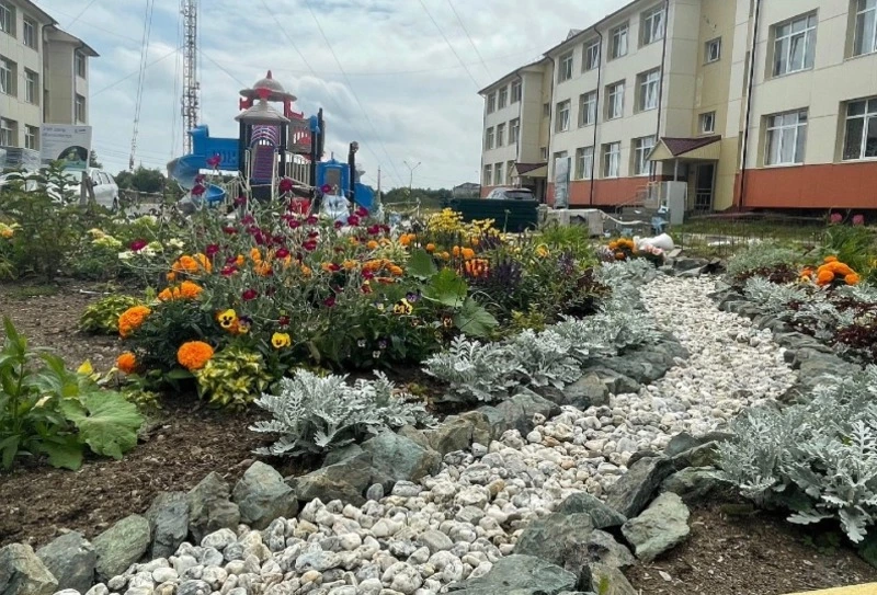 В Поронайске продолжается прием заявок на участие в конкурсе «Лучший двор».