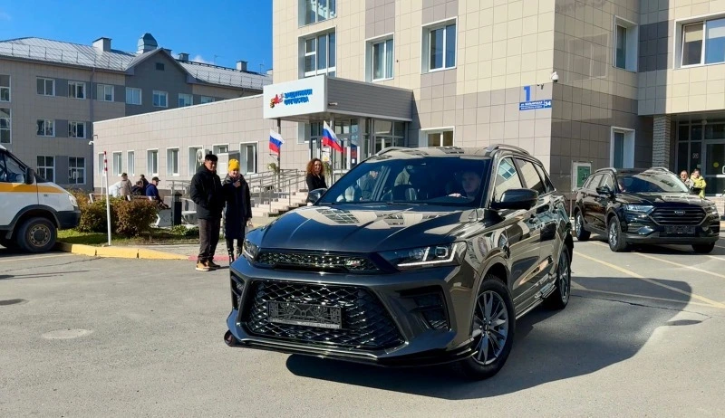 Губернатор вручил сахалинским ветеранам спецоперации ключи от автомобилей с ручным управлением