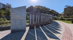 В Холмске завершено благоустройство мемориального комплекса в сквере имени Степана Валентеева