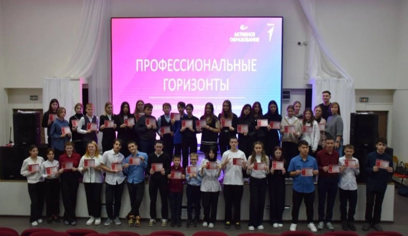 Более 150 школьников Поронайского района освоили навыки IT-технологии