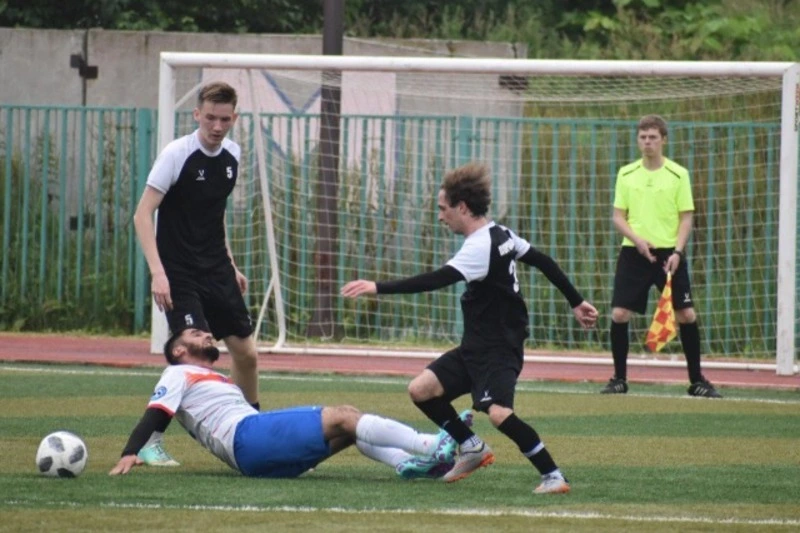 «Поронайск» побеждает и в чемпионате, и в Кубке области по футболу