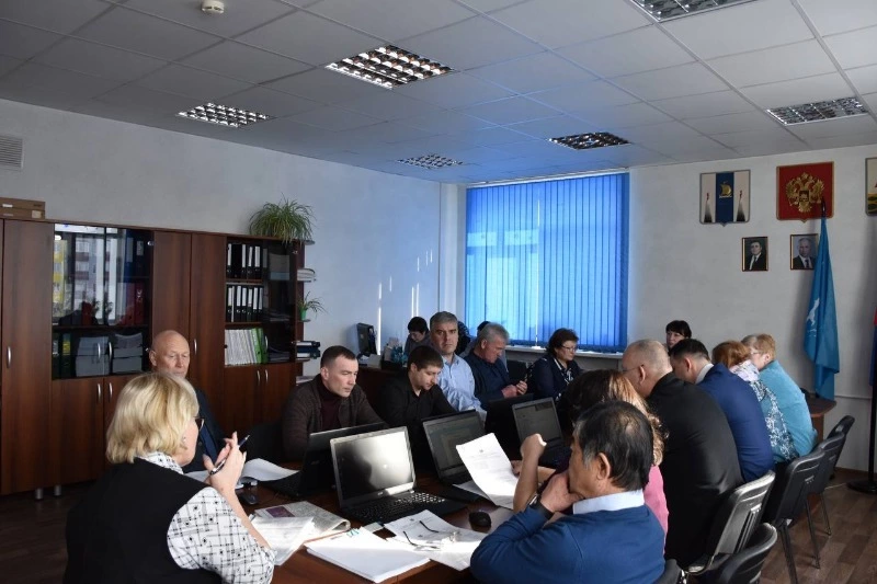 Вчера состоялось внеочередное заседание депутатов районного Собрания