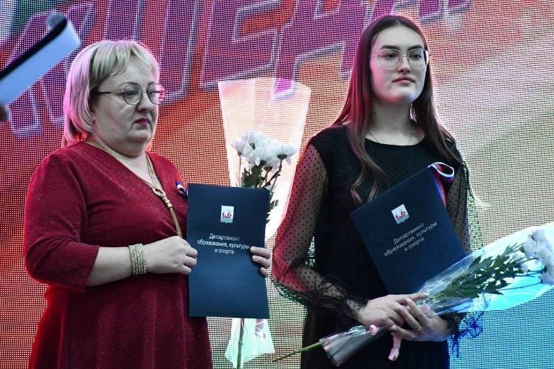 Лучшие педагоги Поронайска получили признание на конкурсе «Педагог года — 2026»