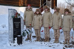 В Поронайске почтили память Неизвестного солдата