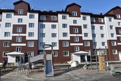В Поронайске близится к завершению строительство дома для переселенцев из аварийного жилья